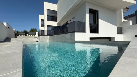 Luxury T4 Villa in Cascais, Portugal — Lisboa, Cascais — 1