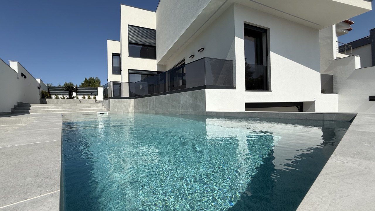 Luxury T4 Villa in Cascais, Portugal — Lisboa, Cascais — 1