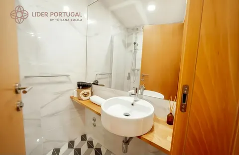 Active Rental Licensed Building – Investment Property in Porto, Portugal — Porto, Porto — 16