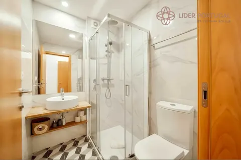 Active Rental Licensed Building – Investment Property in Porto, Portugal — Porto, Porto — 17