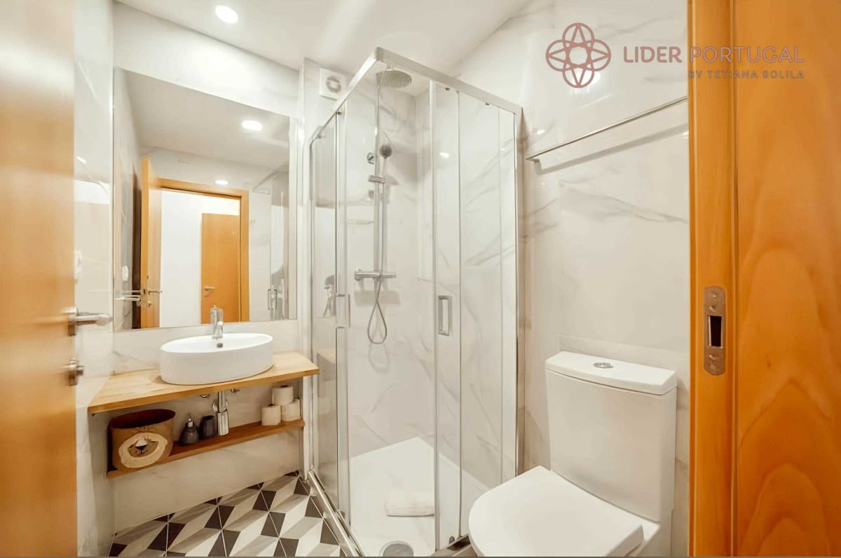 Active Rental Licensed Building – Investment Property in Porto, Portugal — Porto, Porto — 17