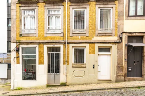 Active Rental Licensed Building – Investment Property in Porto, Portugal — Porto, Porto — 2