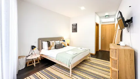 Active Rental Licensed Building – Investment Property in Porto, Portugal — Porto, Porto — 10