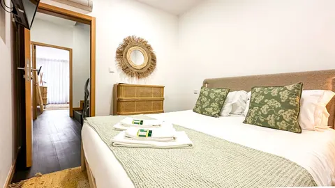 Active Rental Licensed Building – Investment Property in Porto, Portugal — Porto, Porto — 11
