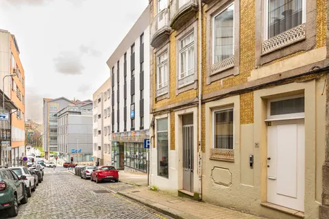 Active Rental Licensed Building – Investment Property in Porto, Portugal — Porto, Porto — 1